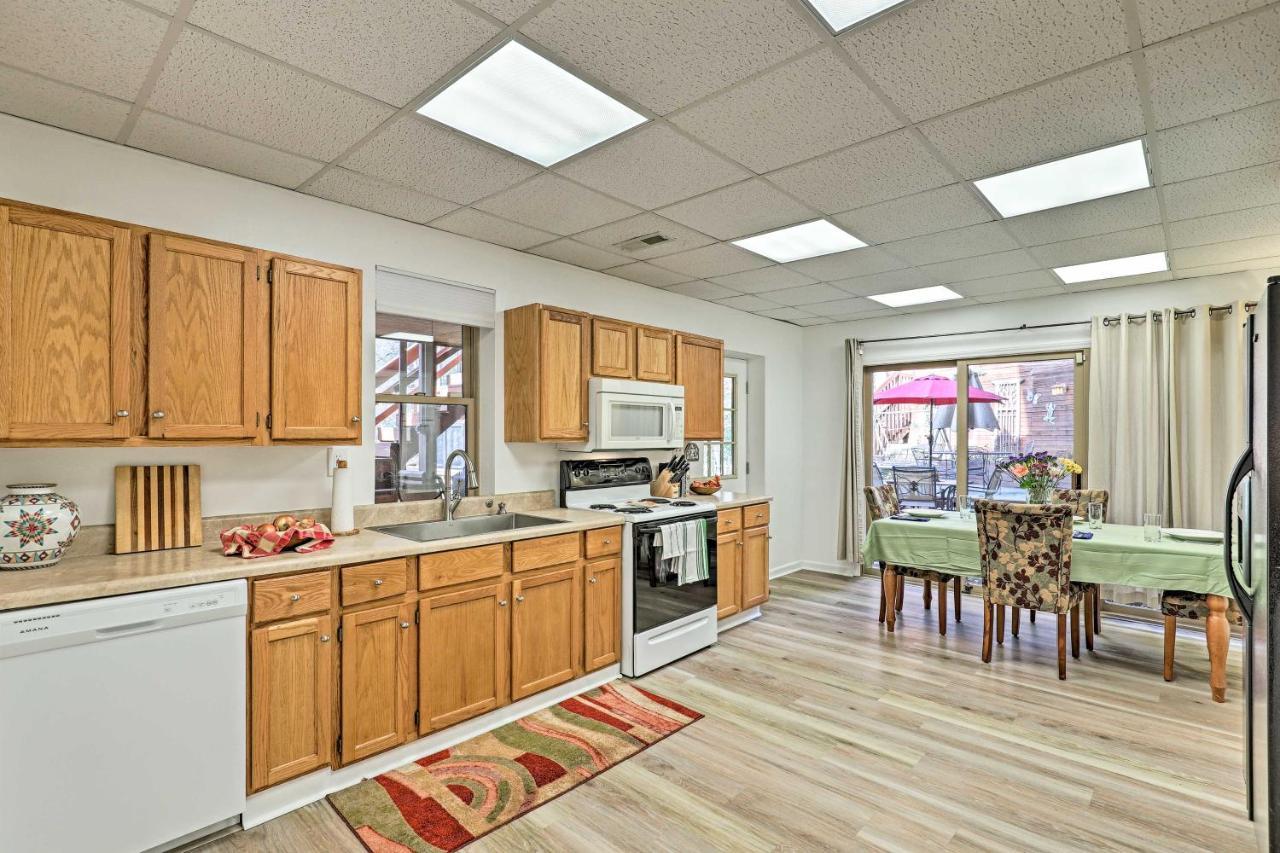 Asheville Mountain Getaway With Patio And Koi Pond! Eksteriør billede